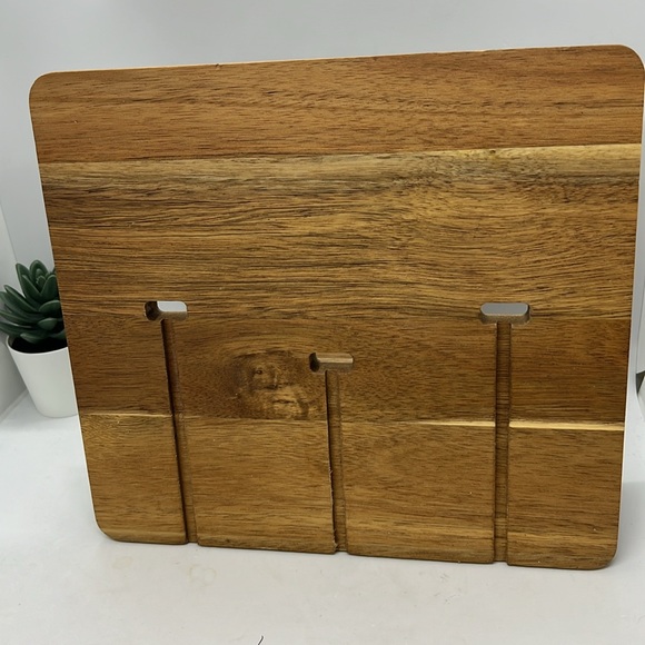 Wutcrft Wood Charging Station for Multiple Devices like Phone Watch Tablet etc - Picture 10 of 13